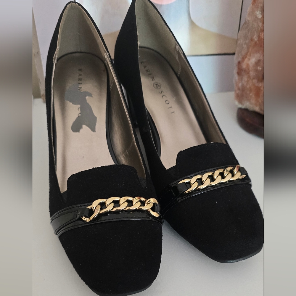 Karen Scott Black and Gold Chain Detail Flats